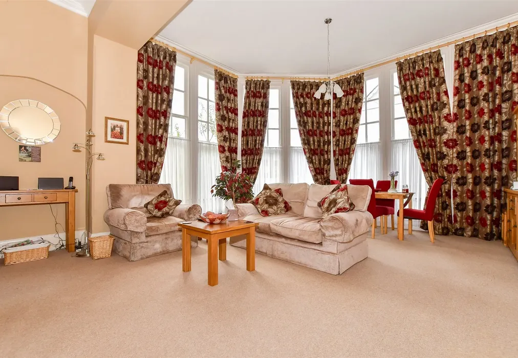 Lounge/ Diner - Beach Road, Westgate-On-Sea, Kent - Wards of Kent
