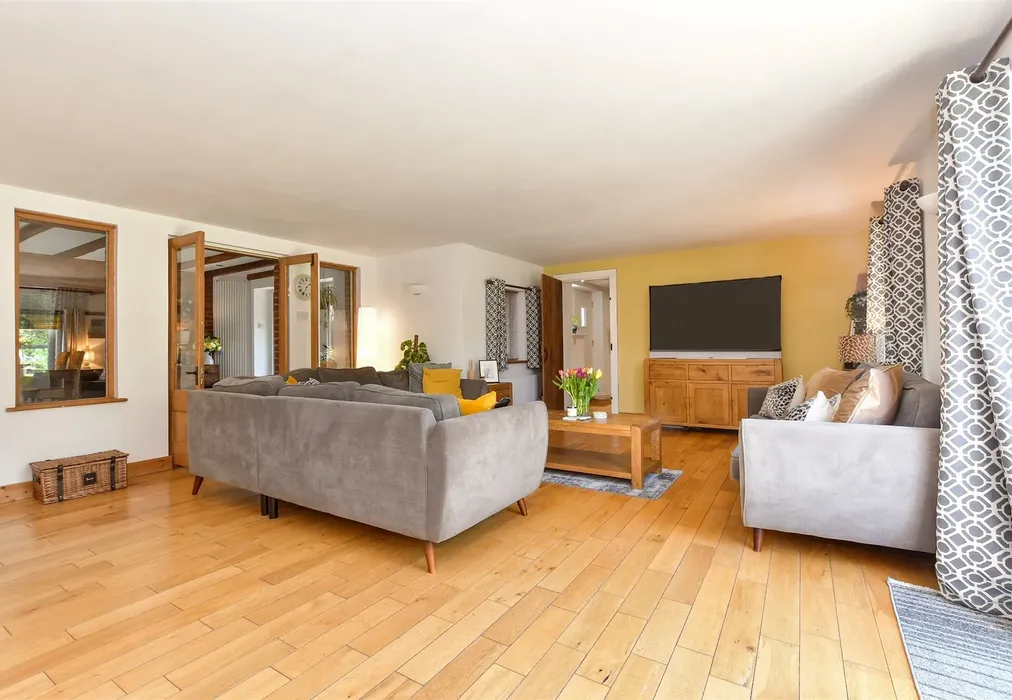 Lounge - Stone Street, Lympne, Hythe, Kent - Wards of Kent