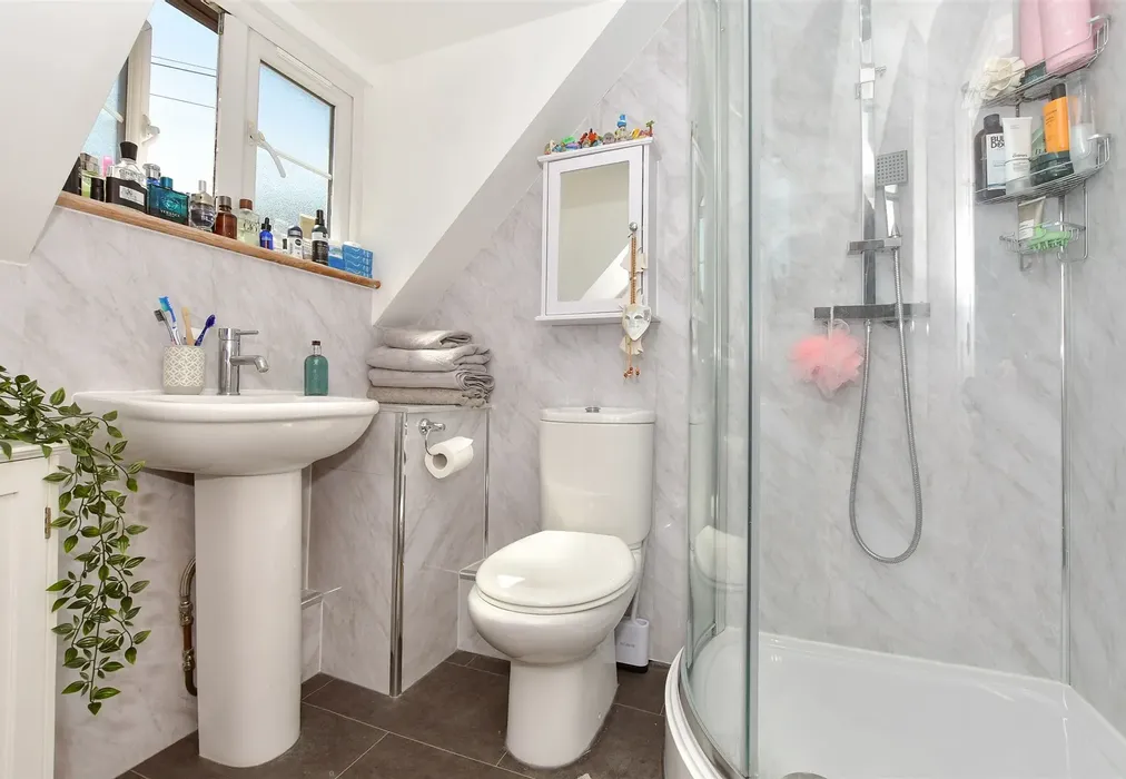 En-Suite Shower Room - Stone Street, Lympne, Hythe, Kent - Wards of Kent