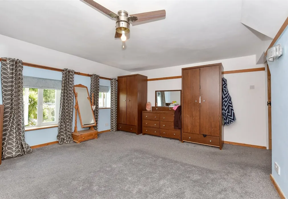 Bedroom 1 - Stone Street, Lympne, Hythe, Kent - Wards of Kent