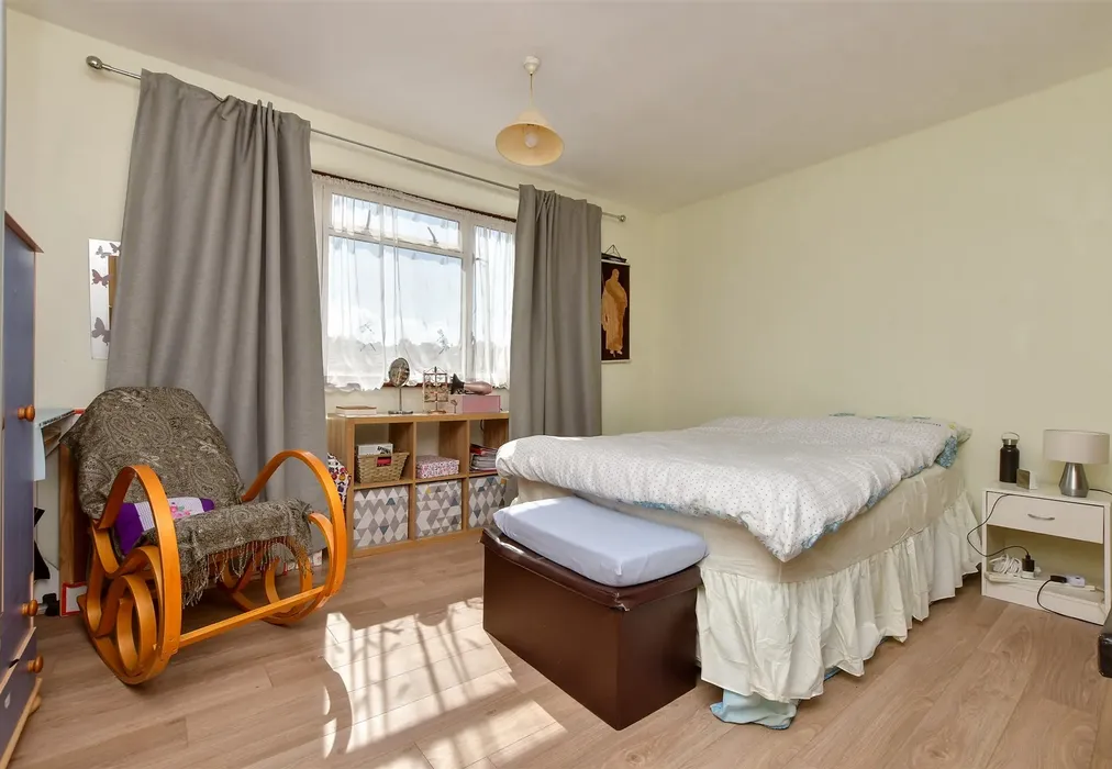 Bedroom 1 - Nickleby Close, Rochester, Kent - Wards of Kent