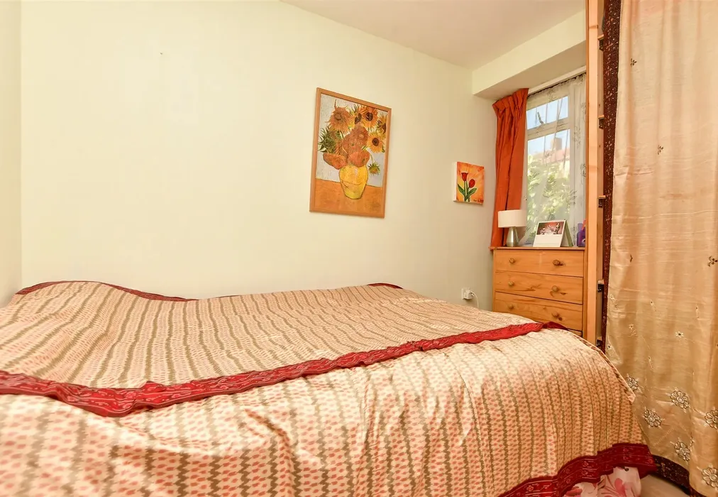 Bedroom 2 - Nickleby Close, Rochester, Kent - Wards of Kent