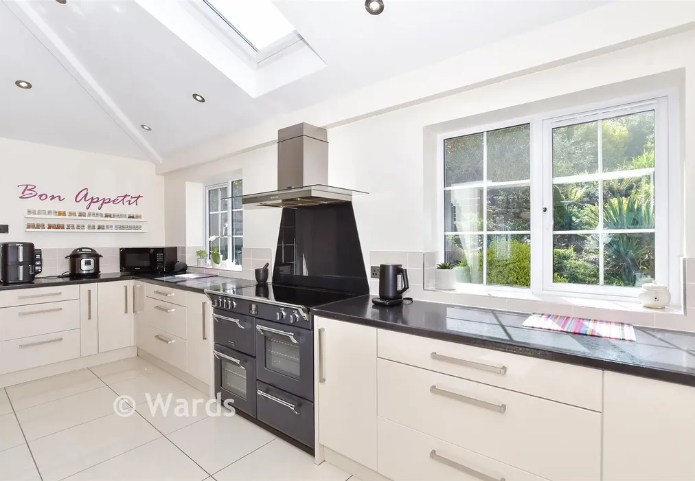 Kitchen - Langdale Rise, Maidstone, Kent - Wards of Kent