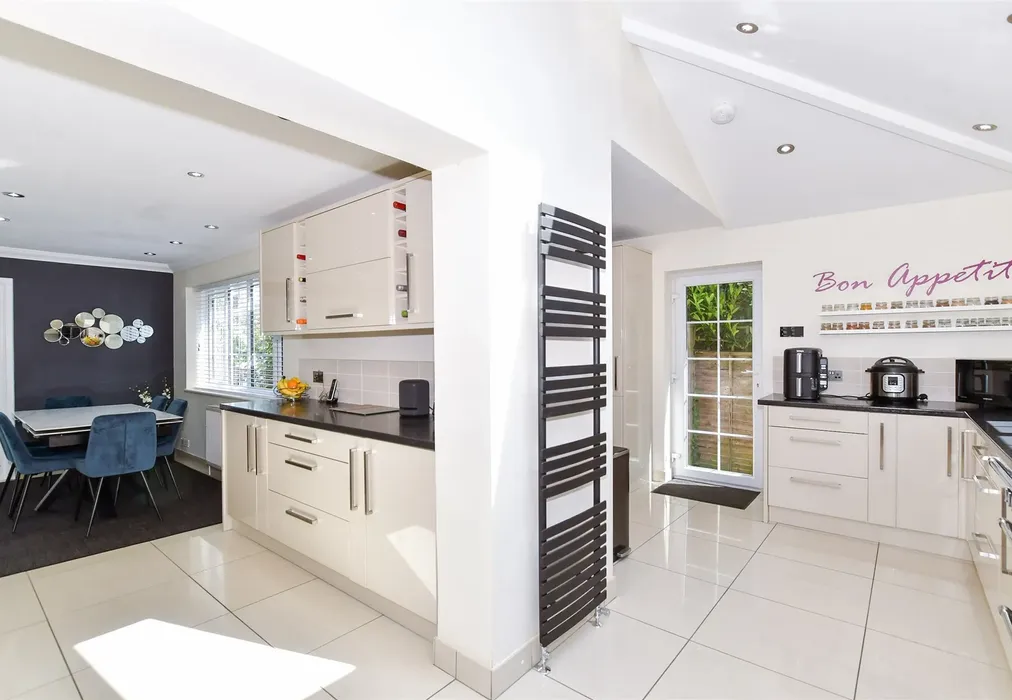 Kitchen - Langdale Rise, Maidstone, Kent - Wards of Kent
