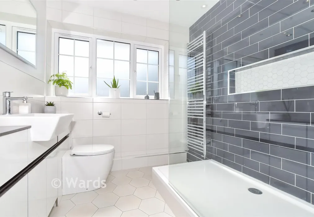 En-Suite Shower Room - Langdale Rise, Maidstone, Kent - Wards of Kent