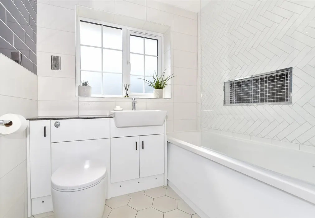Bathroom - Langdale Rise, Maidstone, Kent - Wards of Kent