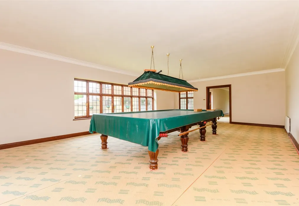 Snooker Room - Hever Avenue, West Kingsdown, Sevenoaks, Kent - Wards of Kent