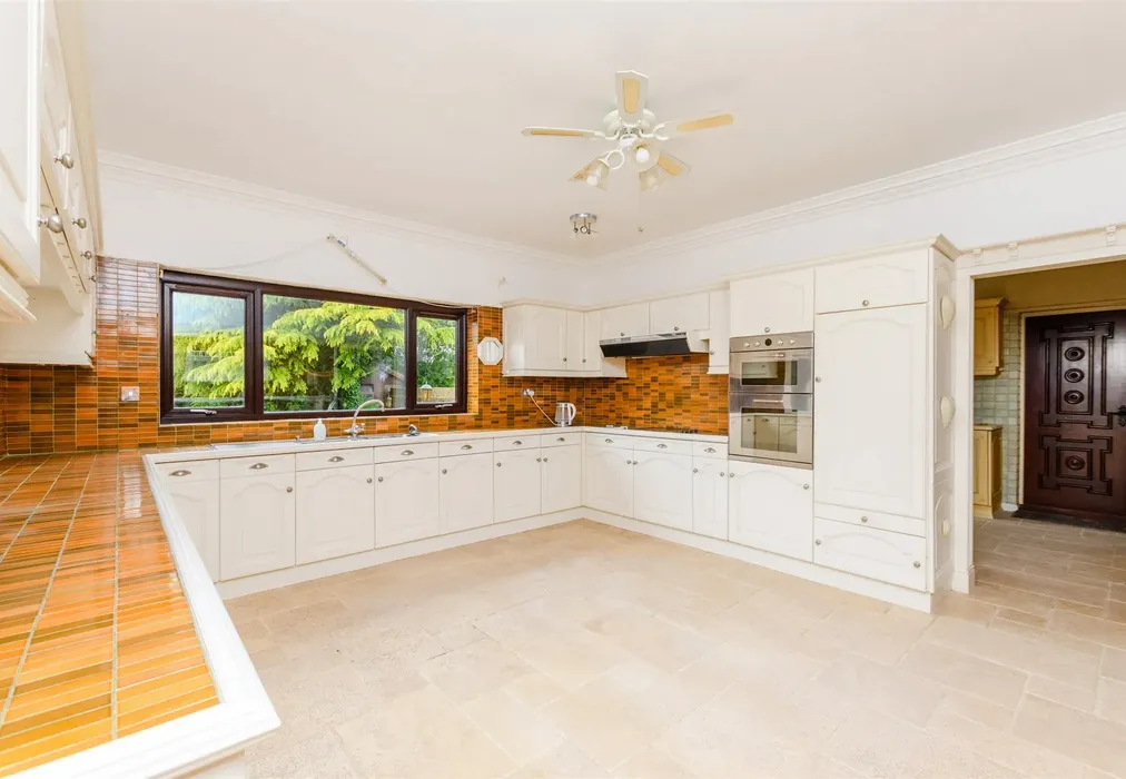 Kitchen - Hever Avenue, West Kingsdown, Sevenoaks, Kent - Wards of Kent