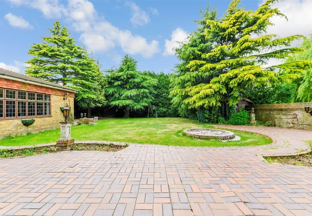 Rear Garden - Hever Avenue, West Kingsdown, Sevenoaks, Kent - Wards of Kent