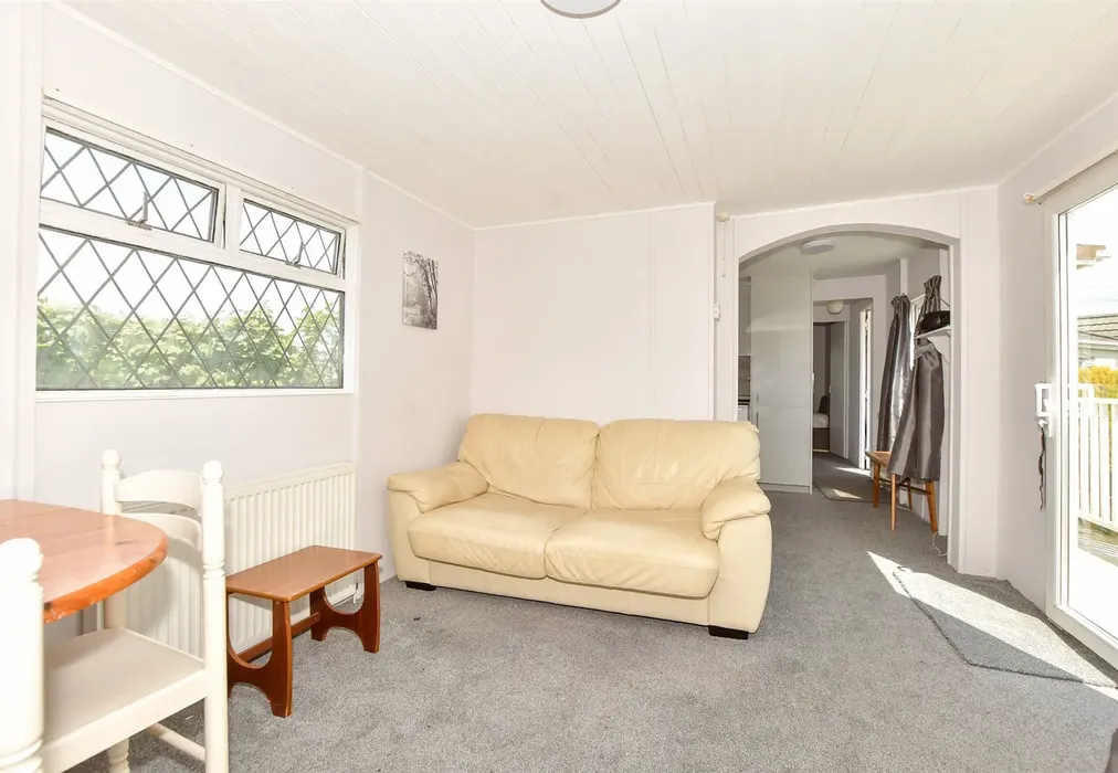 Lounge - New Dover Road, Capel-Le-Ferne, Folkestone, Kent - Wards of Kent