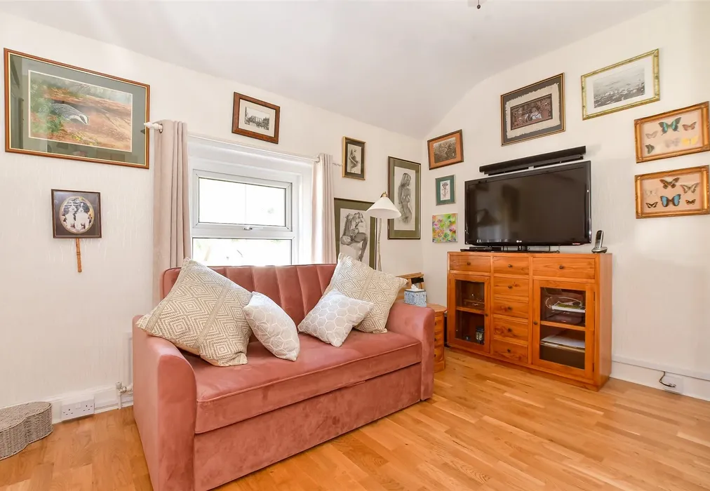 Bedroom 2 - Grove Road, Ventnor, Isle of Wight - Wards of Kent