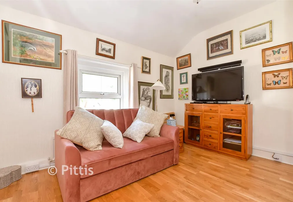Bedroom 2 - Grove Road, Ventnor, Isle of Wight - Wards of Kent