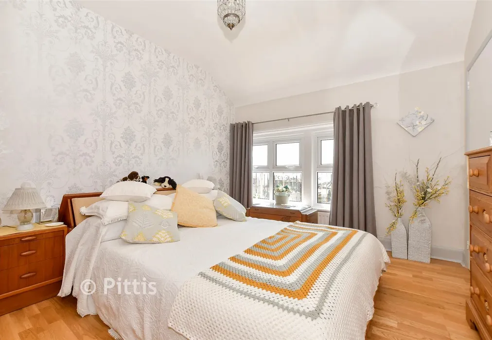 Bedroom 1 - Grove Road, Ventnor, Isle of Wight - Wards of Kent