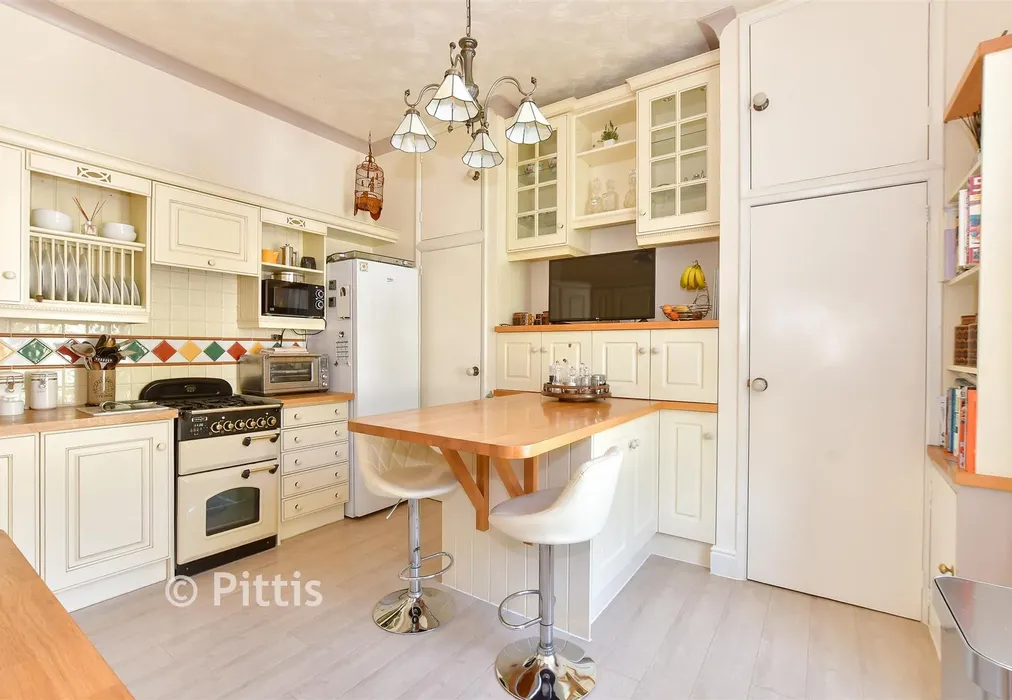 Kitchen - Grove Road, Ventnor, Isle of Wight - Wards of Kent