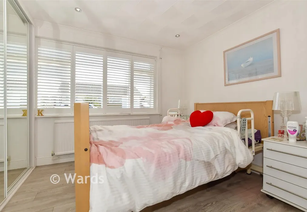 Bedroom 1 - Chanctonbury Chase, Seasalter, Whitstable, Kent - Wards of Kent