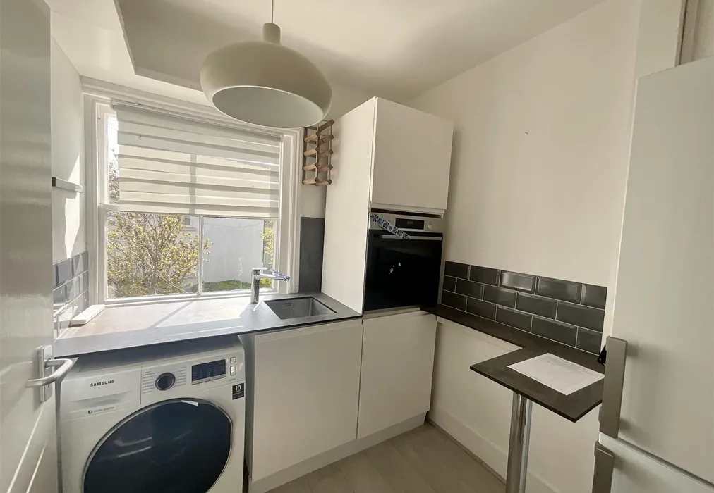 Kitchen - St. Augustine Road, Littlehampton, West Sussex - Wards of Kent