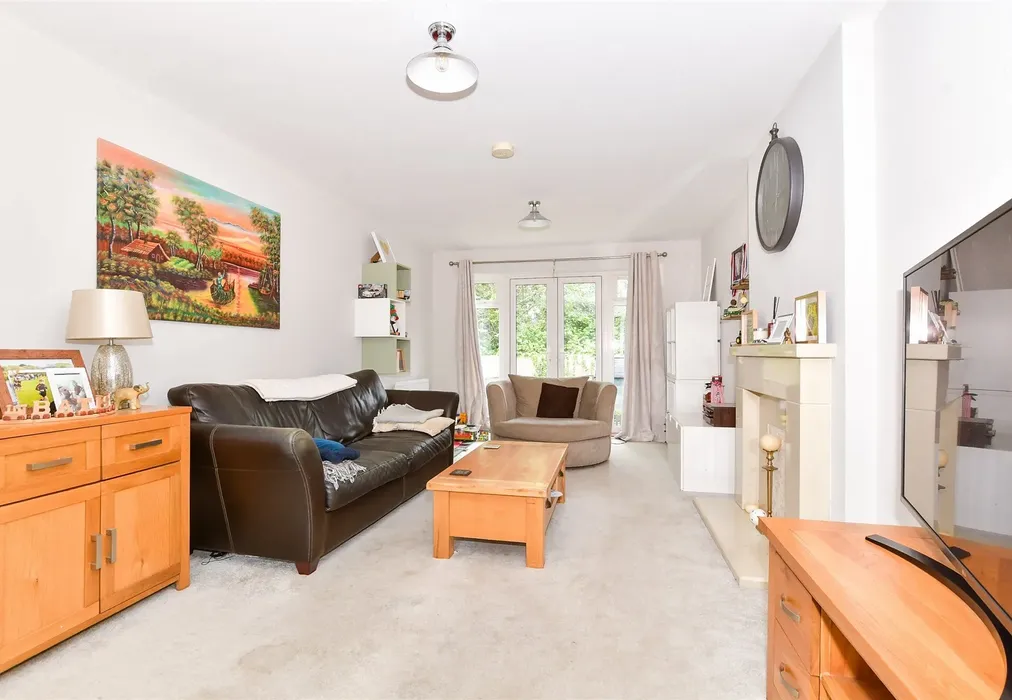 Lounge - Parks Road, Harrietsham, Maidstone, Kent - Wards of Kent