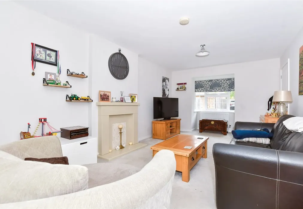 Lounge - Parks Road, Harrietsham, Maidstone, Kent - Wards of Kent