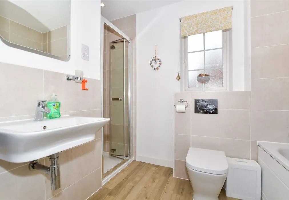 Bathroom - Parks Road, Harrietsham, Maidstone, Kent - Wards of Kent