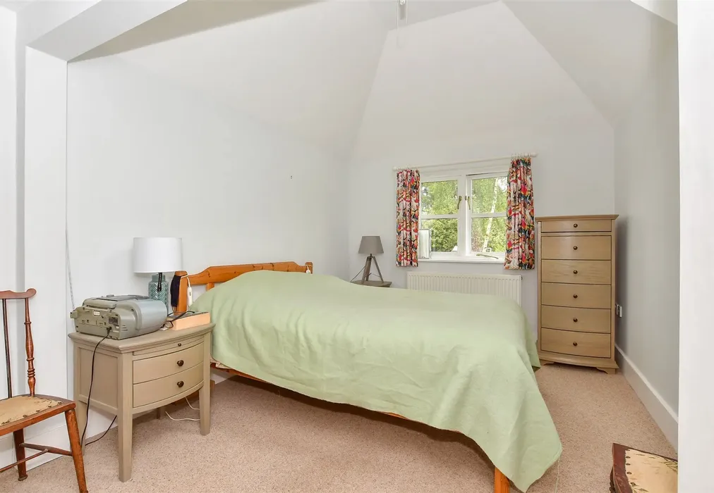 Bedroom 3 - Goudhurst Road, Staplehurst, Tonbridge, Kent - Wards of Kent