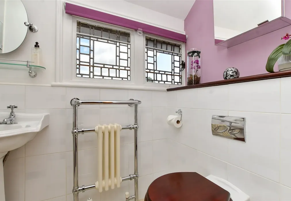 En-Suite Shower Room - Hogscross Lane, Chipstead, Surrey - Wards of Kent