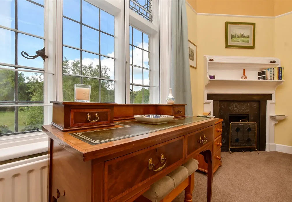 Internal Lifestyle Photograph - Hogscross Lane, Chipstead, Surrey - Wards of Kent
