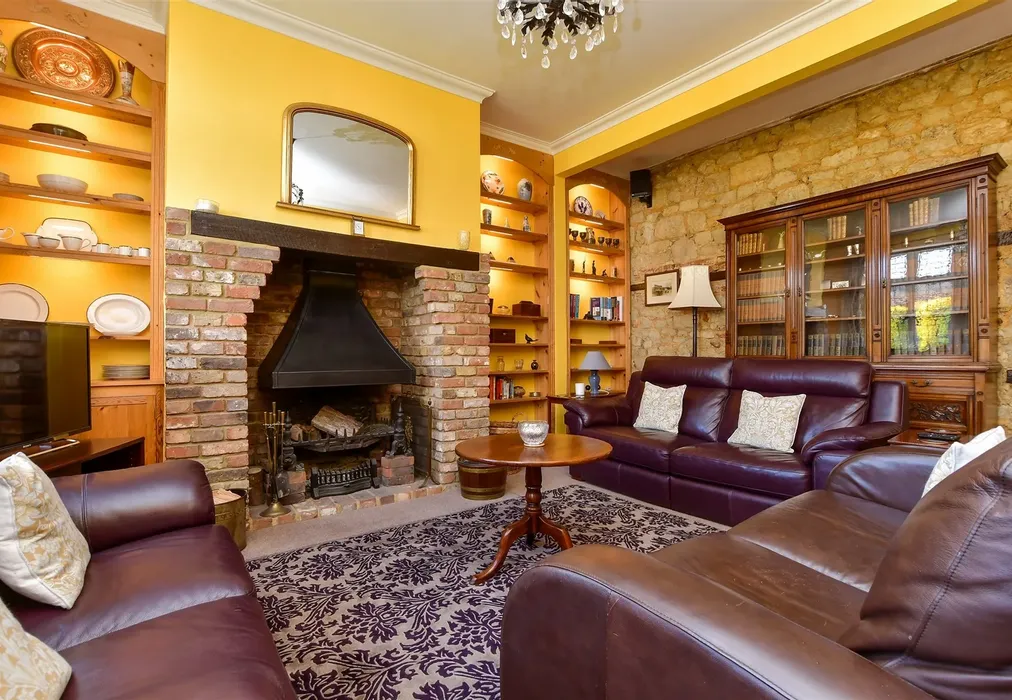Sitting Room - Hogscross Lane, Chipstead, Surrey - Wards of Kent