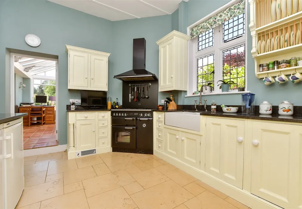 Kitchen - Hogscross Lane, Chipstead, Surrey - Wards of Kent