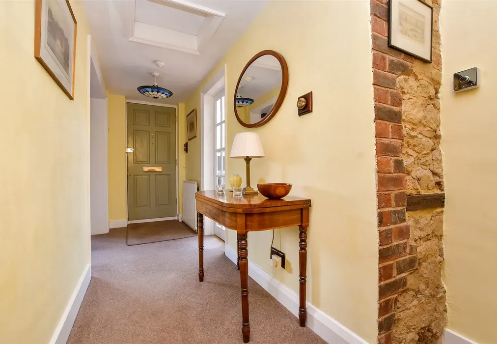 Entrance Hall - Hogscross Lane, Chipstead, Surrey - Wards of Kent