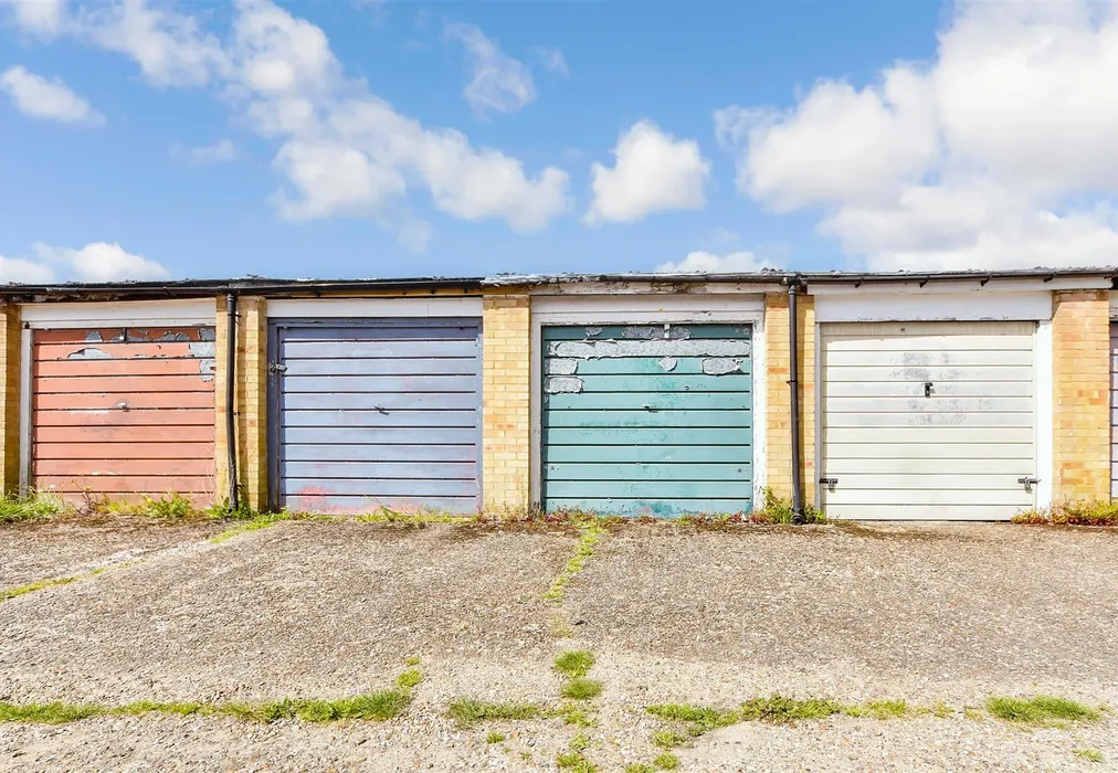 Garage - Ash Close, Merstham, Redhill, Surrey - Wards of Kent