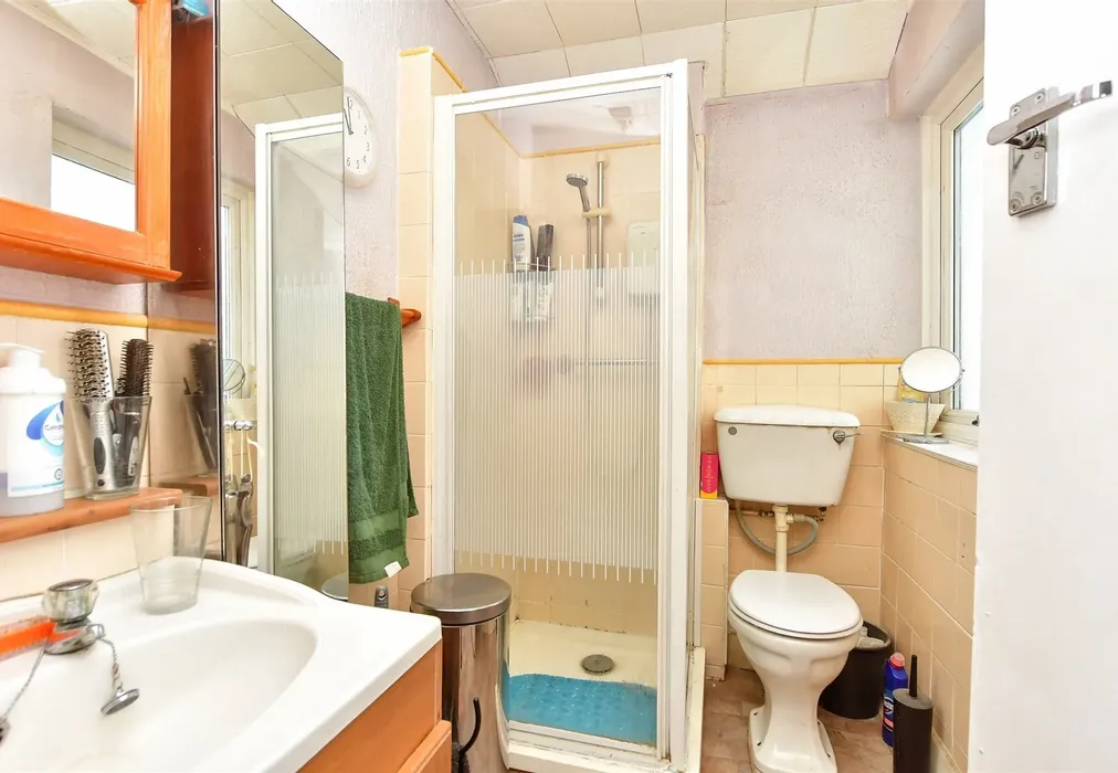 Shower Room - Larkfield Avenue, Gillingham, Kent - Wards of Kent