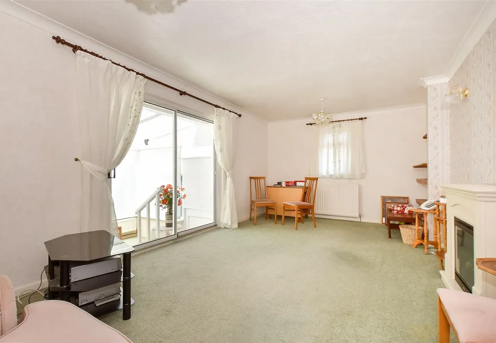 Lounge/Dining Room - Foxes Close, Sandown, Isle of Wight - Wards of Kent