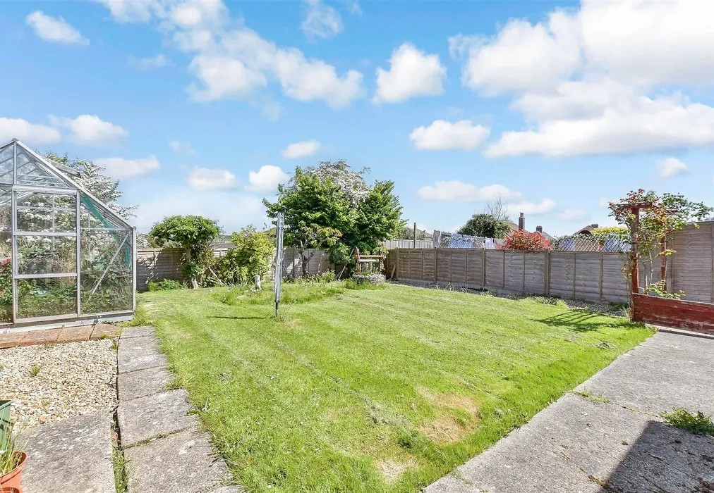 Rear Garden - Foxes Close, Sandown, Isle of Wight - Wards of Kent