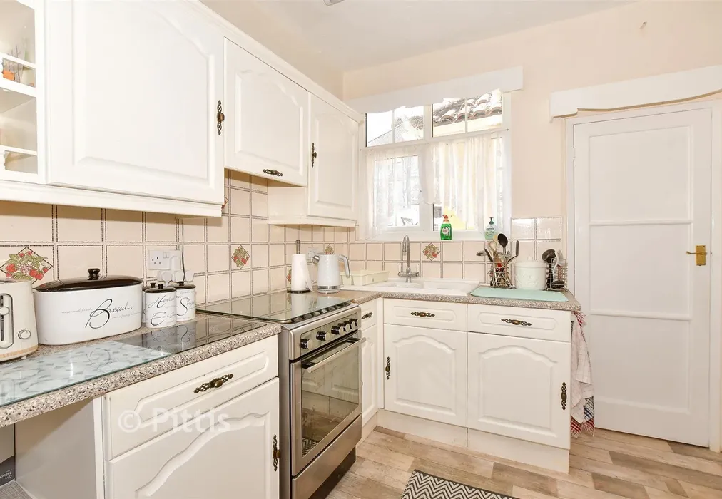 Kitchen - Melville Street, Sandown, Isle of Wight - Wards of Kent
