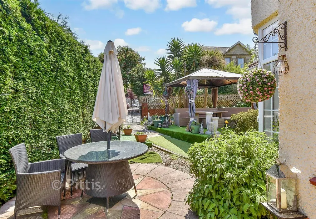 Front Garden - Melville Street, Sandown, Isle of Wight - Wards of Kent
