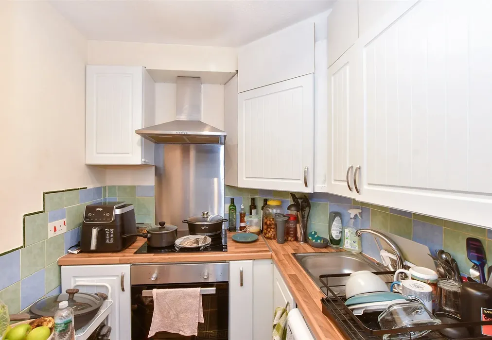 Kitchen - Camelot Court, Ifield, Crawley, West Sussex - Wards of Kent
