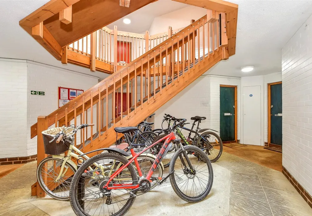 Communal Entrance Hall - Camelot Court, Ifield, Crawley, West Sussex - Wards of Kent