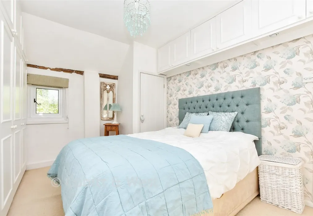 Bedroom 1 - Furnace Lane, Cowden, Edenbridge, Kent - Wards of Kent