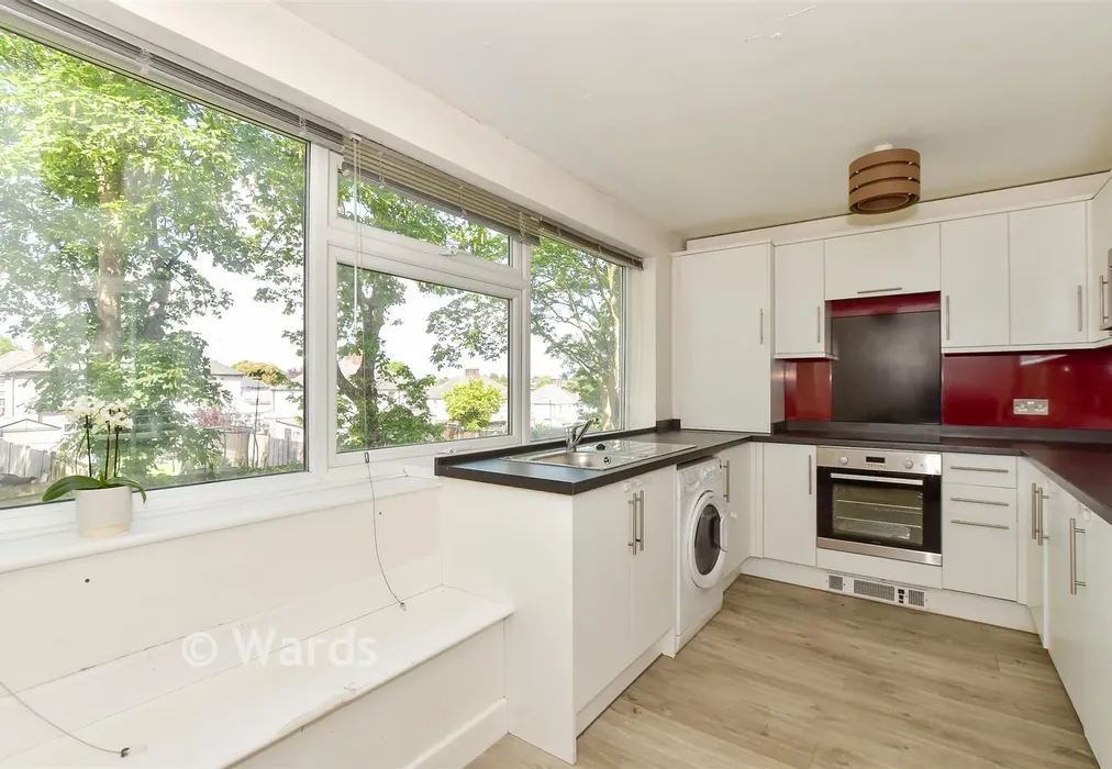 Kitchen - Oakfield Lane, Wilmington, Kent - Wards of Kent