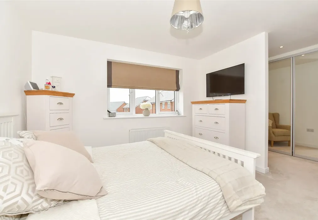 Bedroom 1 - Springett Close, Thakeham, Pulborough, West Sussex - Wards of Kent