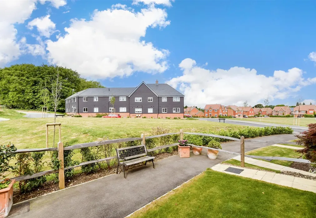 Front View - Springett Close, Thakeham, Pulborough, West Sussex - Wards of Kent