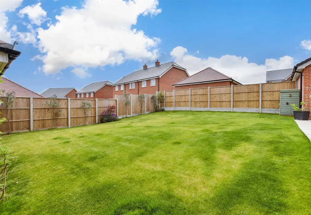 Rear Garden - Springett Close, Thakeham, Pulborough, West Sussex - Wards of Kent