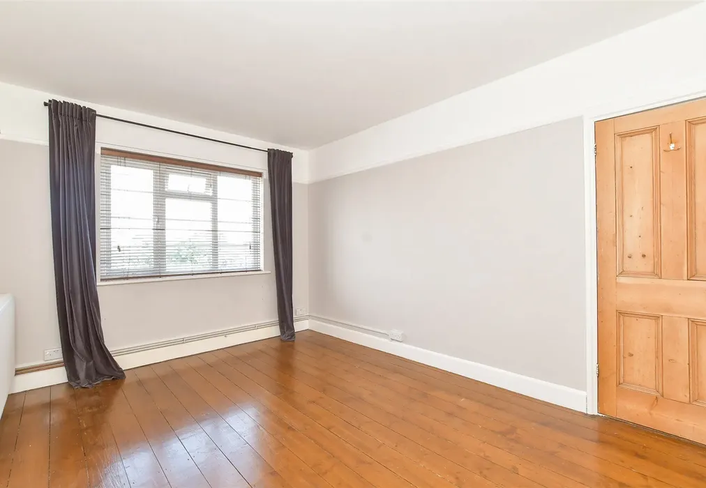 Bedroom 1 - Havelock Road, Southsea, Hampshire - Wards of Kent