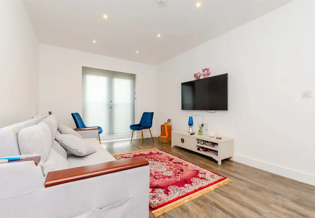 Bedroom 1 - Glenway road, Rochester, Kent - Wards of Kent