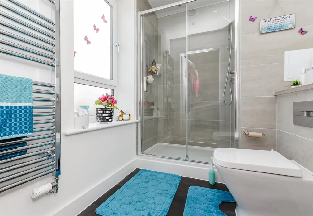 En-Suite Shower Room - Glenway road, Rochester, Kent - Wards of Kent