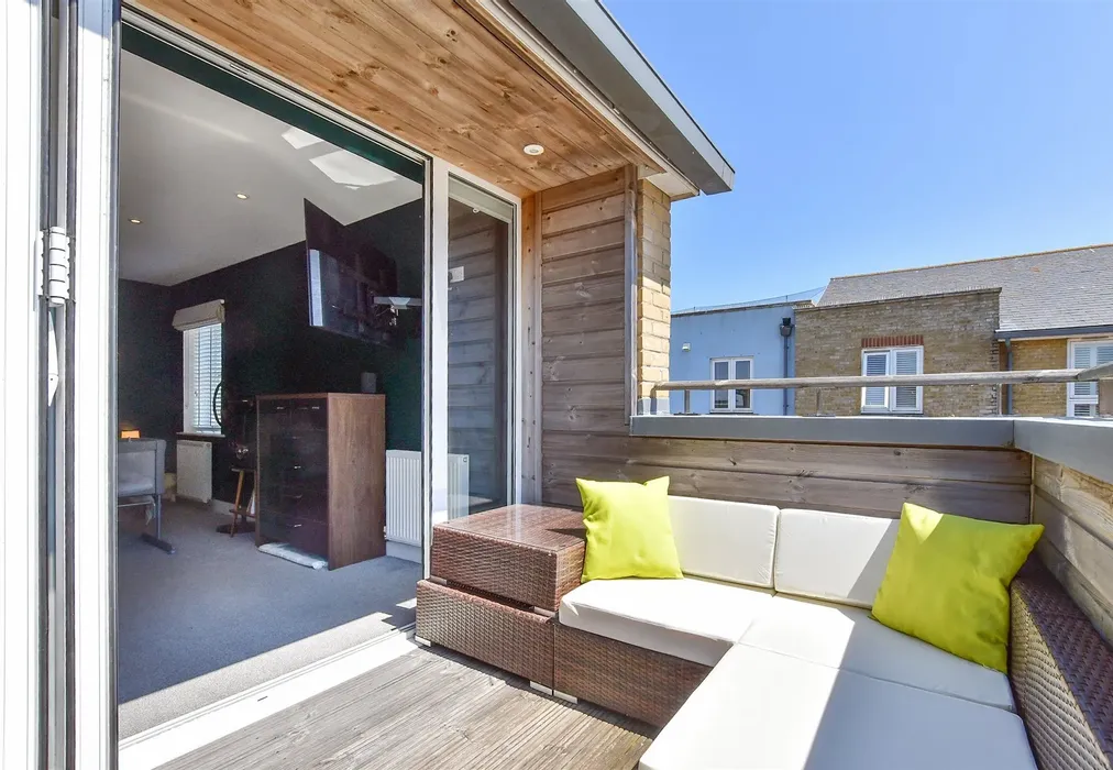 Balcony - Cannon Street, Deal, Kent - Wards of Kent