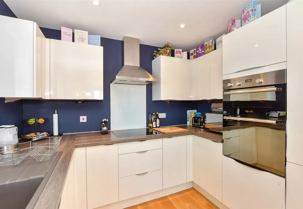 Kitchen - Cannon Street, Deal, Kent - Wards of Kent