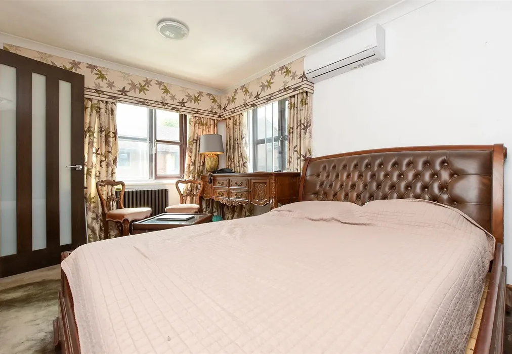 Lounge - Hawkwood Close, Rochester, Kent - Wards of Kent