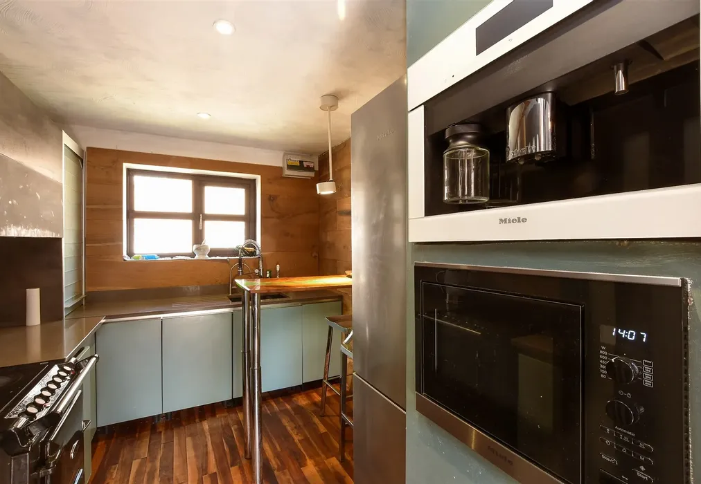 Internal Lifestyle Photograph - Hawkwood Close, Rochester, Kent - Wards of Kent