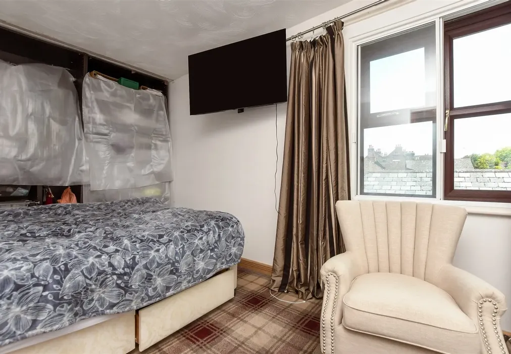Bedroom - Hawkwood Close, Rochester, Kent - Wards of Kent